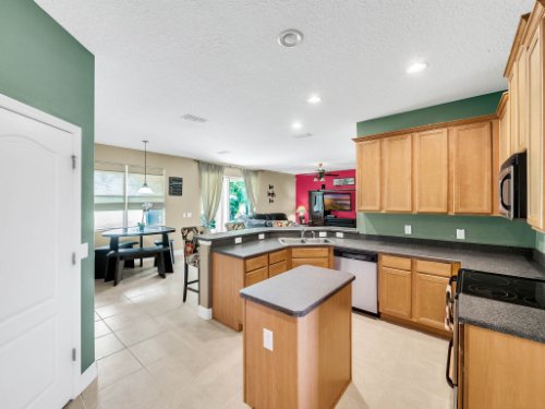 23539-Companero-Dr--Sorrento--FL-32776----15---Kitchen.jpg