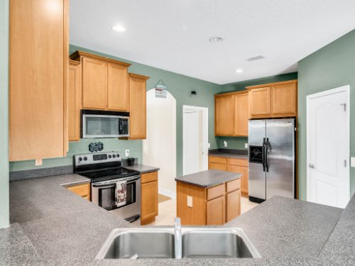 23539-Companero-Dr--Sorrento--FL-32776----17---Kitchen.jpg