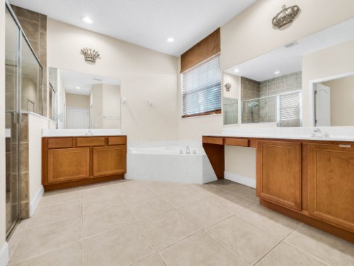 23539-Companero-Dr--Sorrento--FL-32776----23---Master-Bathroom.jpg