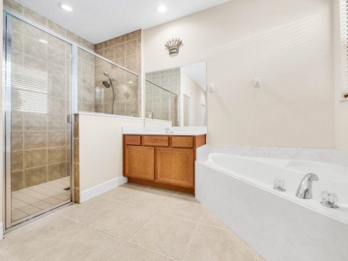23539-Companero-Dr--Sorrento--FL-32776----24---Master-Bathroom.jpg