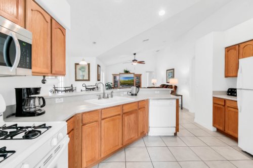 15931-Heron-Hill-St--Clermont--FL-34714----13---Kitchen.jpg