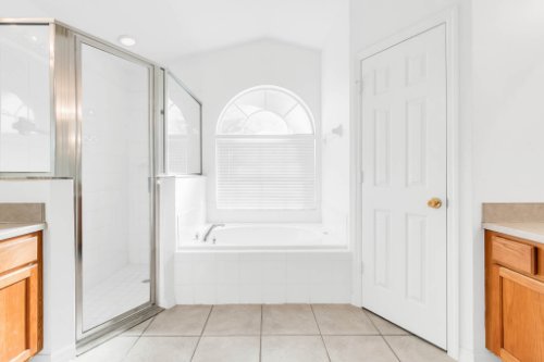 15931-Heron-Hill-St--Clermont--FL-34714----22---Master-Bathroom.jpg