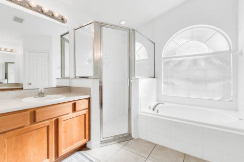 15931-Heron-Hill-St--Clermont--FL-34714----23---Master-Bathroom.jpg