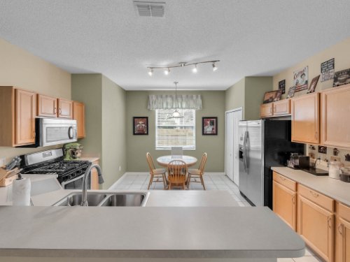 1310-Royal-St-George-Dr--Orlando--FL-32828----12---Kitchen.jpg