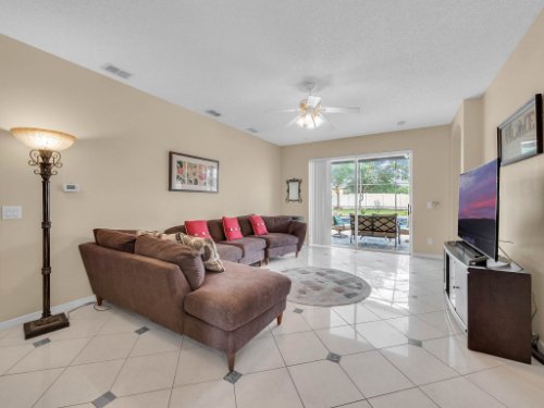 1310-Royal-St-George-Dr--Orlando--FL-32828----15---Family-Room.jpg