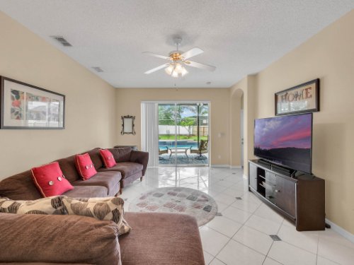 1310-Royal-St-George-Dr--Orlando--FL-32828----16---Family-Room.jpg