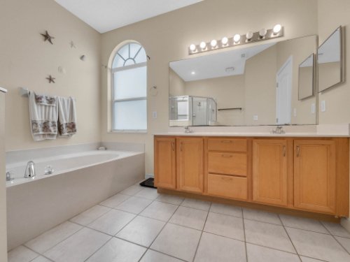 1310-Royal-St-George-Dr--Orlando--FL-32828----24---Master-Bathroom.jpg