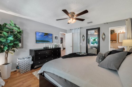 351-Howard-Blvd--Longwood--FL-32750----12---Master-Bedroom.jpg