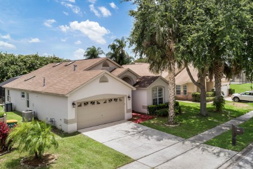 8062-indian-creek-boulevard--kissimmee--fl-34747----02---copy.jpg