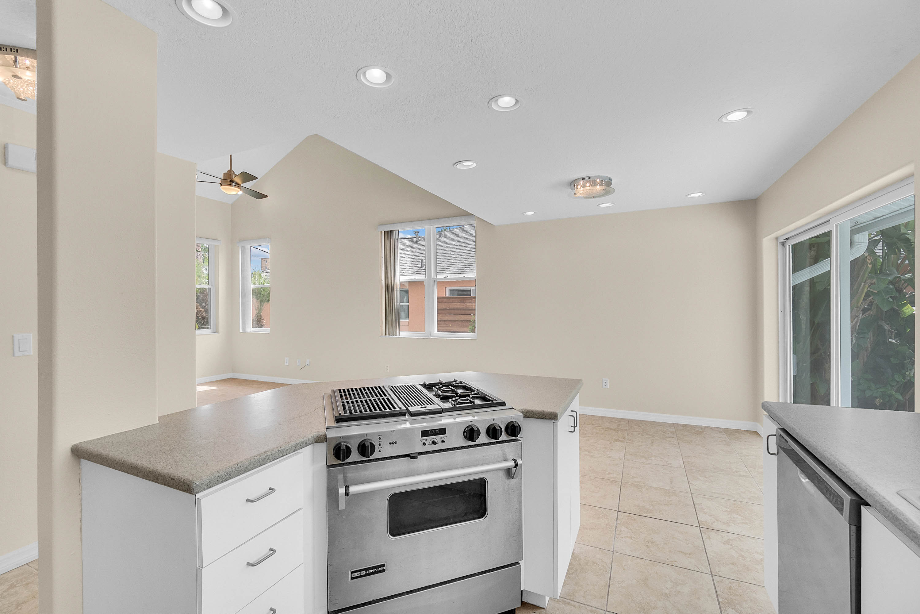 805-carol-avenue--new-smyrna-beach--fl-32169----28.jpg