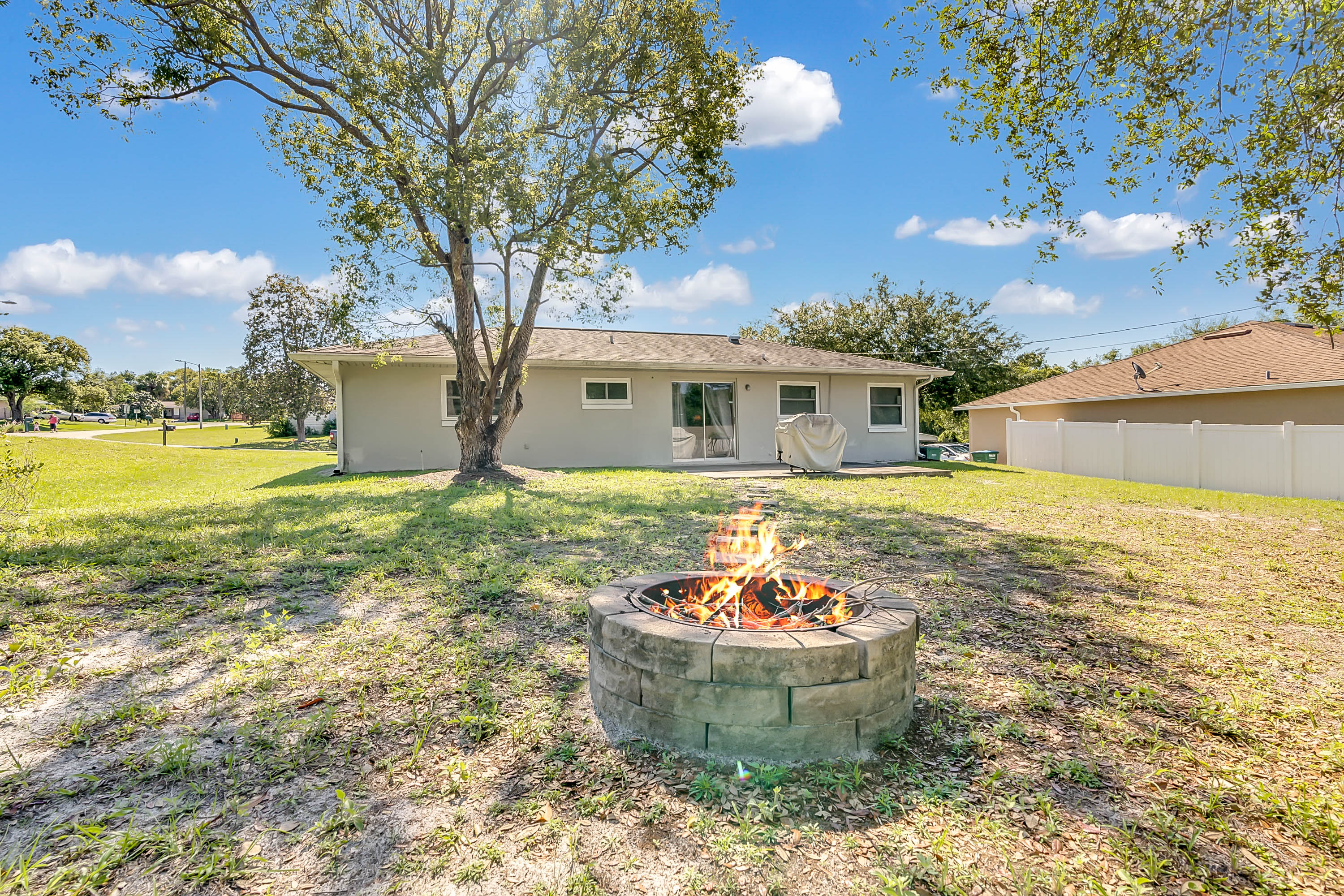 816-west-ludlum-drive--deltona--fl-32725---24.jpg
