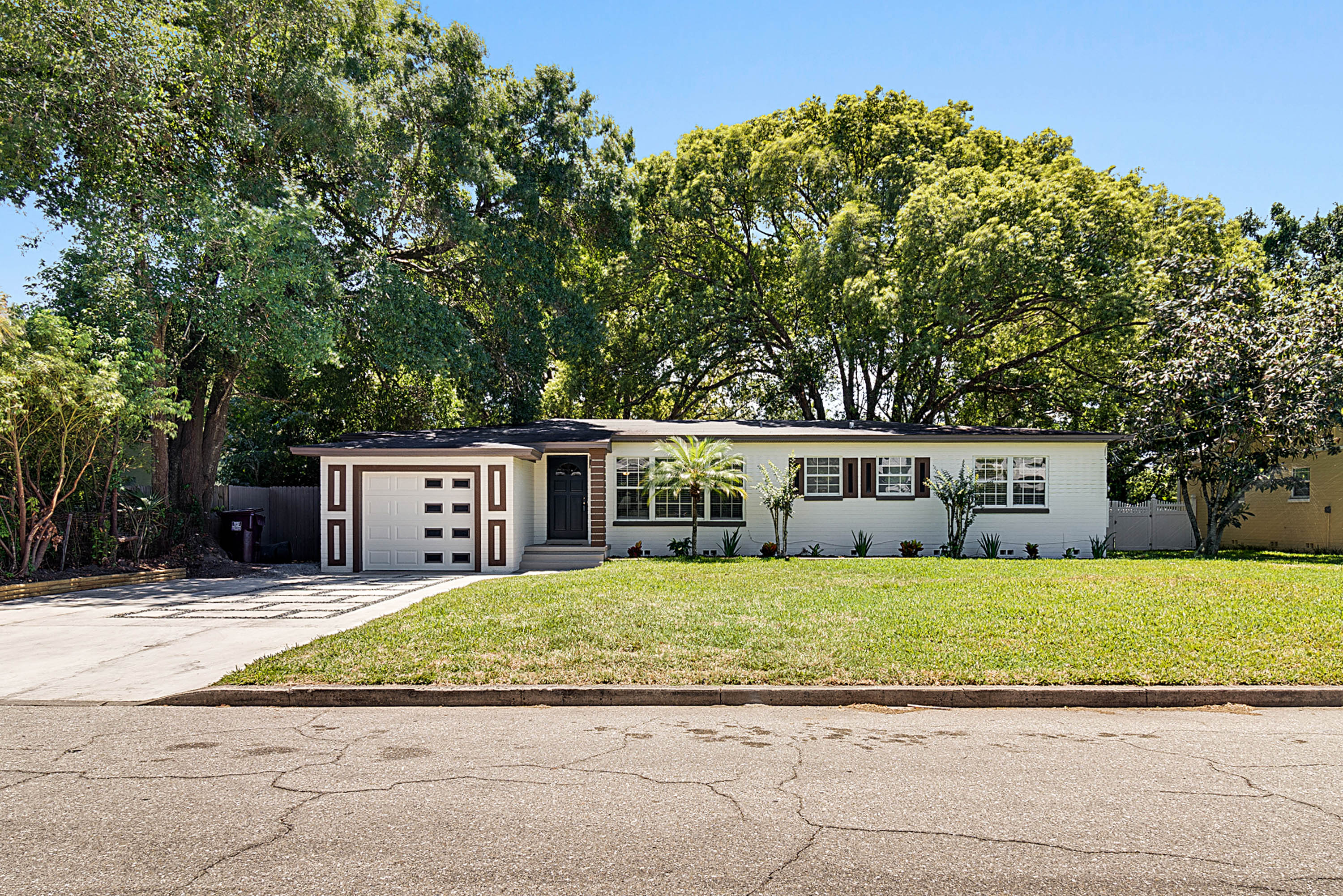 2214-hargill-drive--orlando--fl-32806---01.jpg