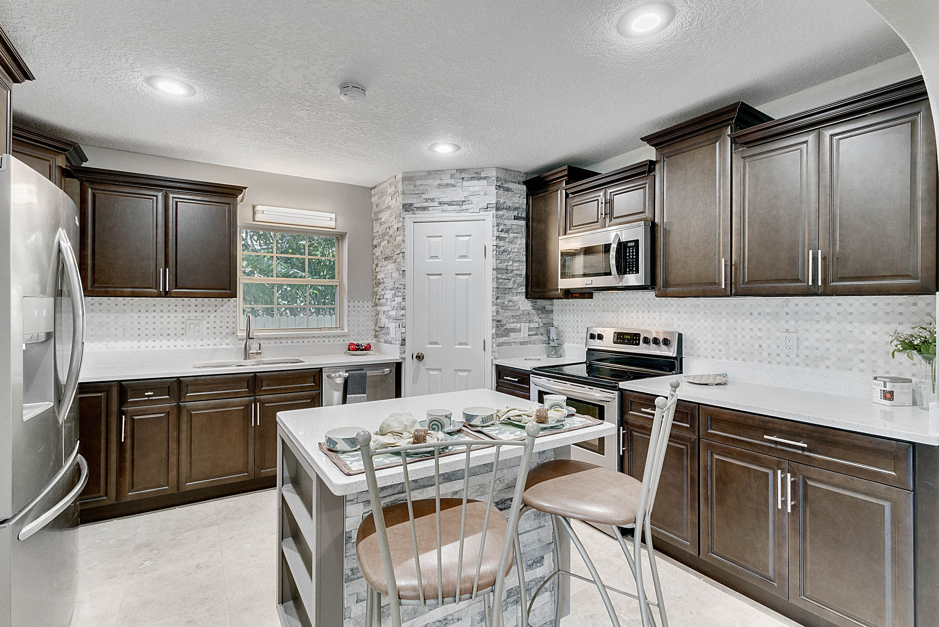 2214-hargill-drive--orlando--fl-32806---15.jpg