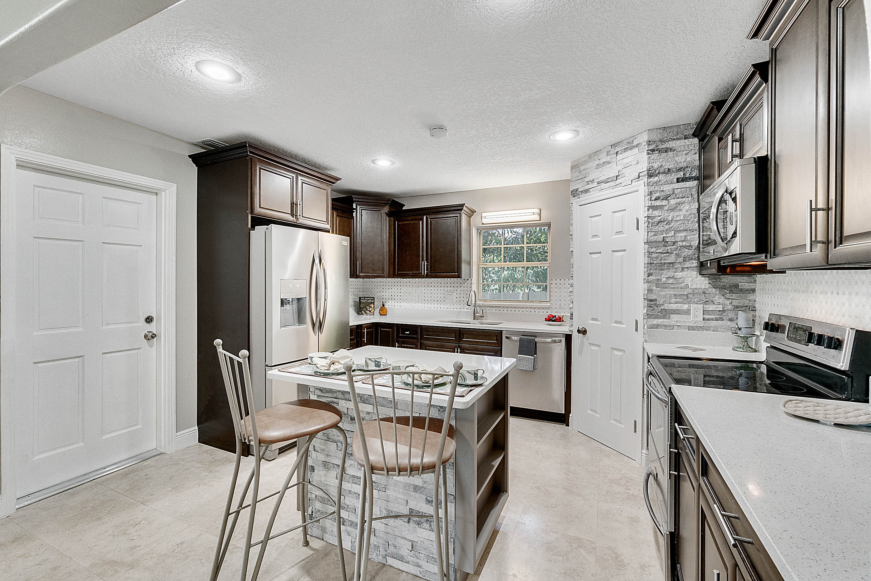 2214-hargill-drive--orlando--fl-32806---16.jpg