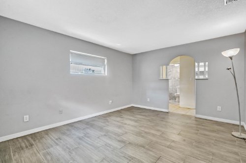 3121-crooked-oak-court--orlando--fl-32808---02.jpg