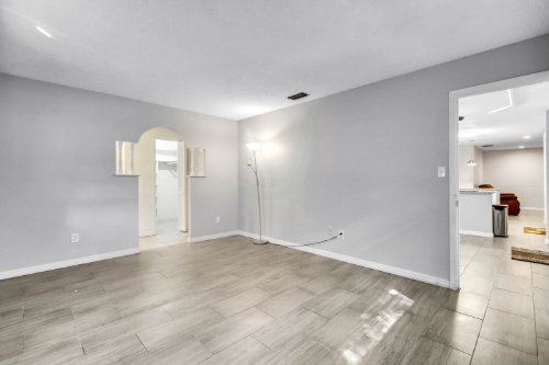 3121-crooked-oak-court--orlando--fl-32808---03.jpg