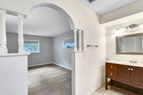 3121-crooked-oak-court--orlando--fl-32808---06.jpg