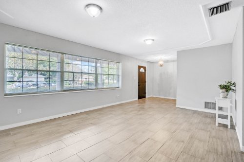 3121-crooked-oak-court--orlando--fl-32808---19.jpg