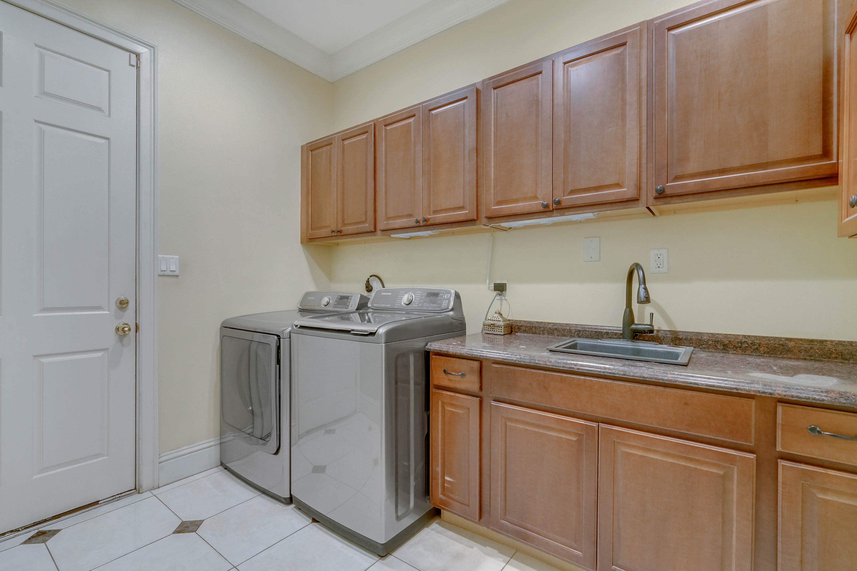334-savta-point--sanford--fl-32771---indoor---09.jpg