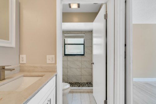 7927-barrowood-street--orlando--fl-32835---09.jpg