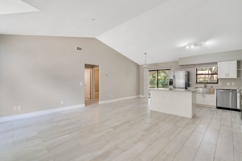 7927-barrowood-street--orlando--fl-32835---16.jpg
