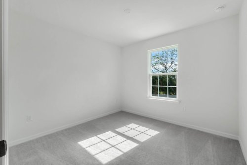 2555-avalon-park-blvd--tavares--fl-32778---04.jpg